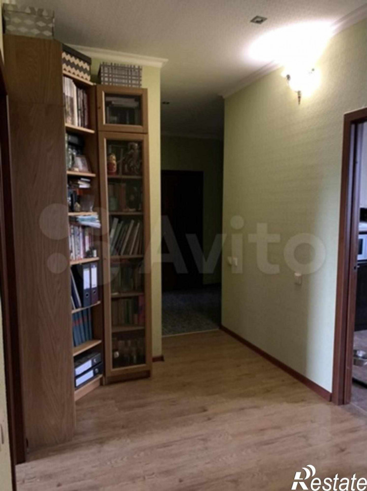 4-комн квартира Комарова улица, 101