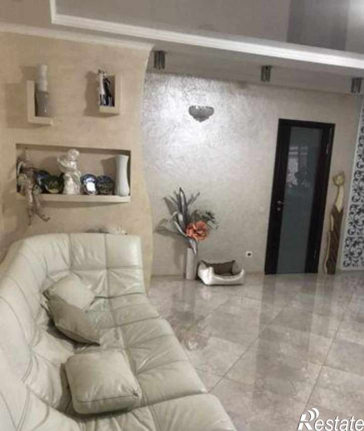 4-комн квартира улица Крупской, 82/2