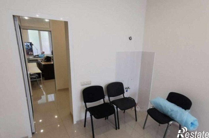 3-комн квартира улица 14-я Линия, 70