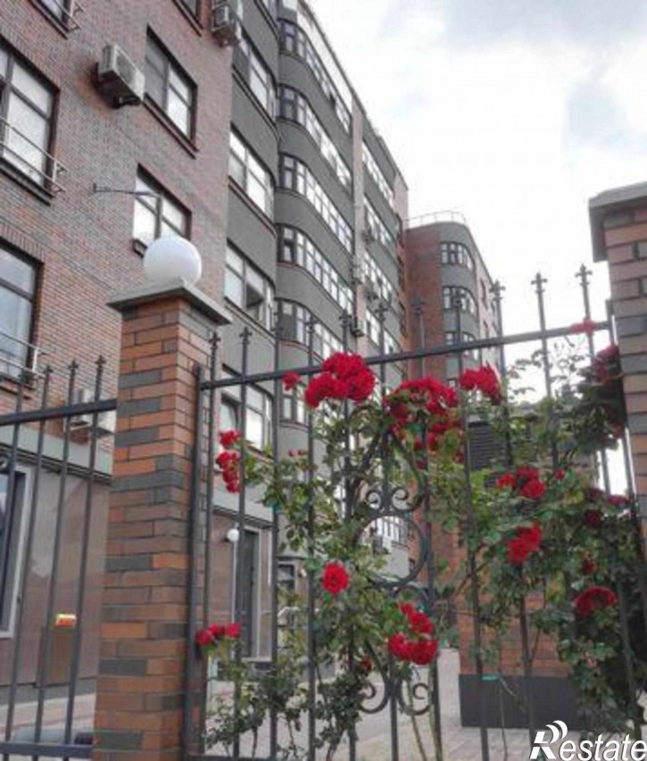 4-комн квартира улица Коминтерна, 82