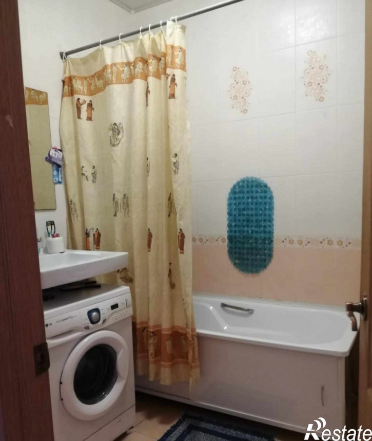 3-комн квартира Комарова ул, 132