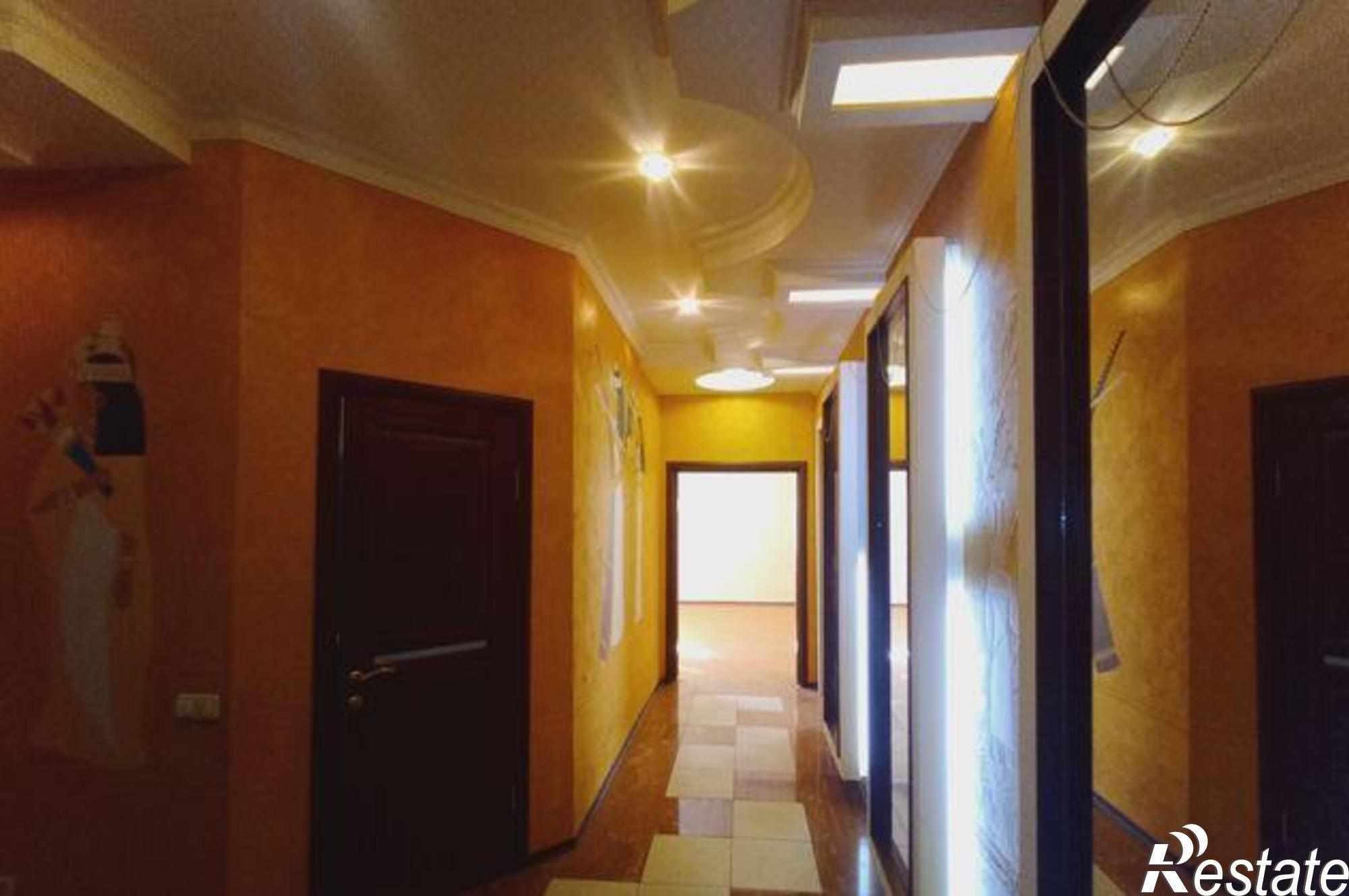 Купить квартиру за 6 580 000 рублей на бульвар Комарова, 21А