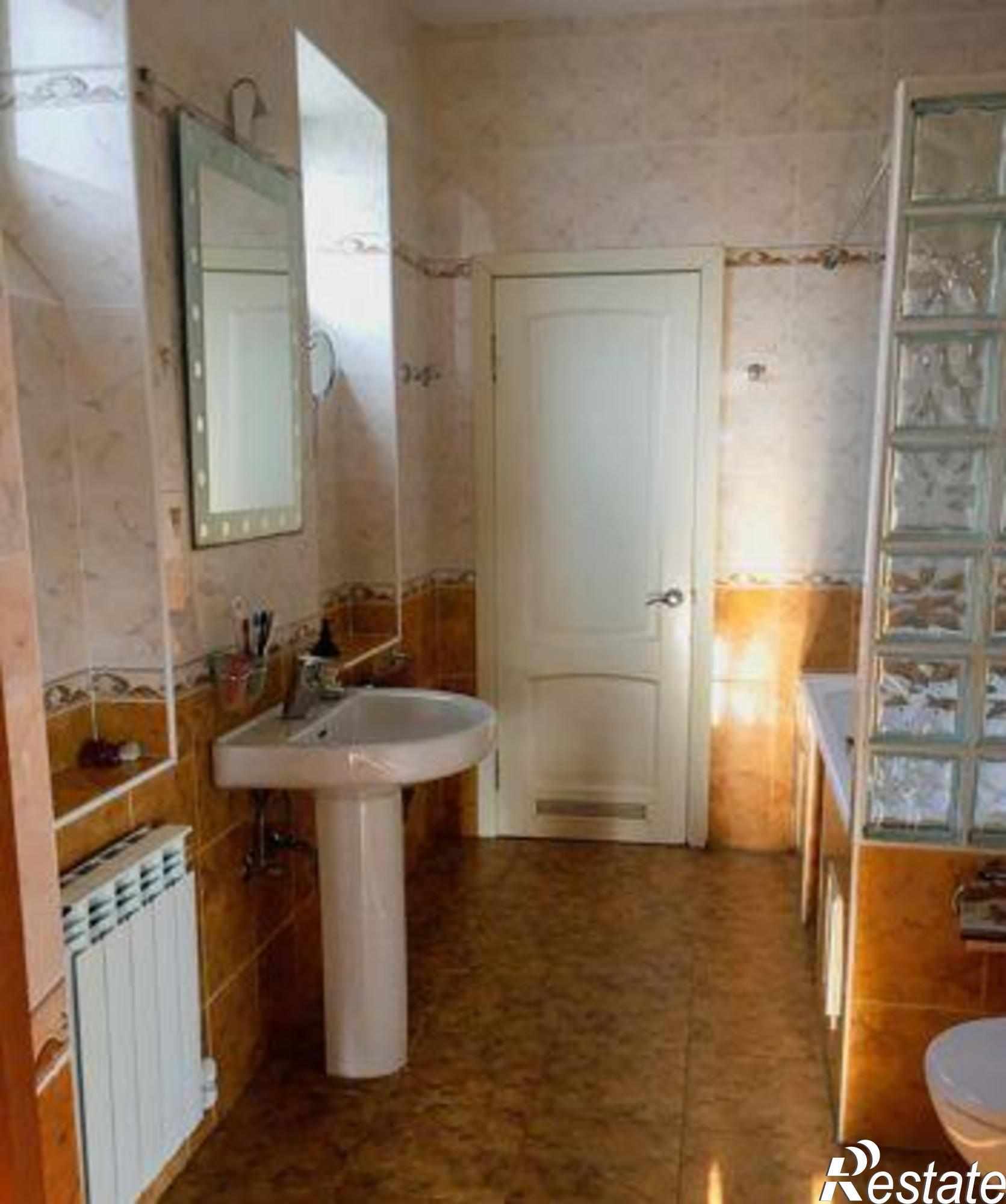 Купить дачу, дом, коттедж за 14 060 000 рублей на Белостокская улица, 34