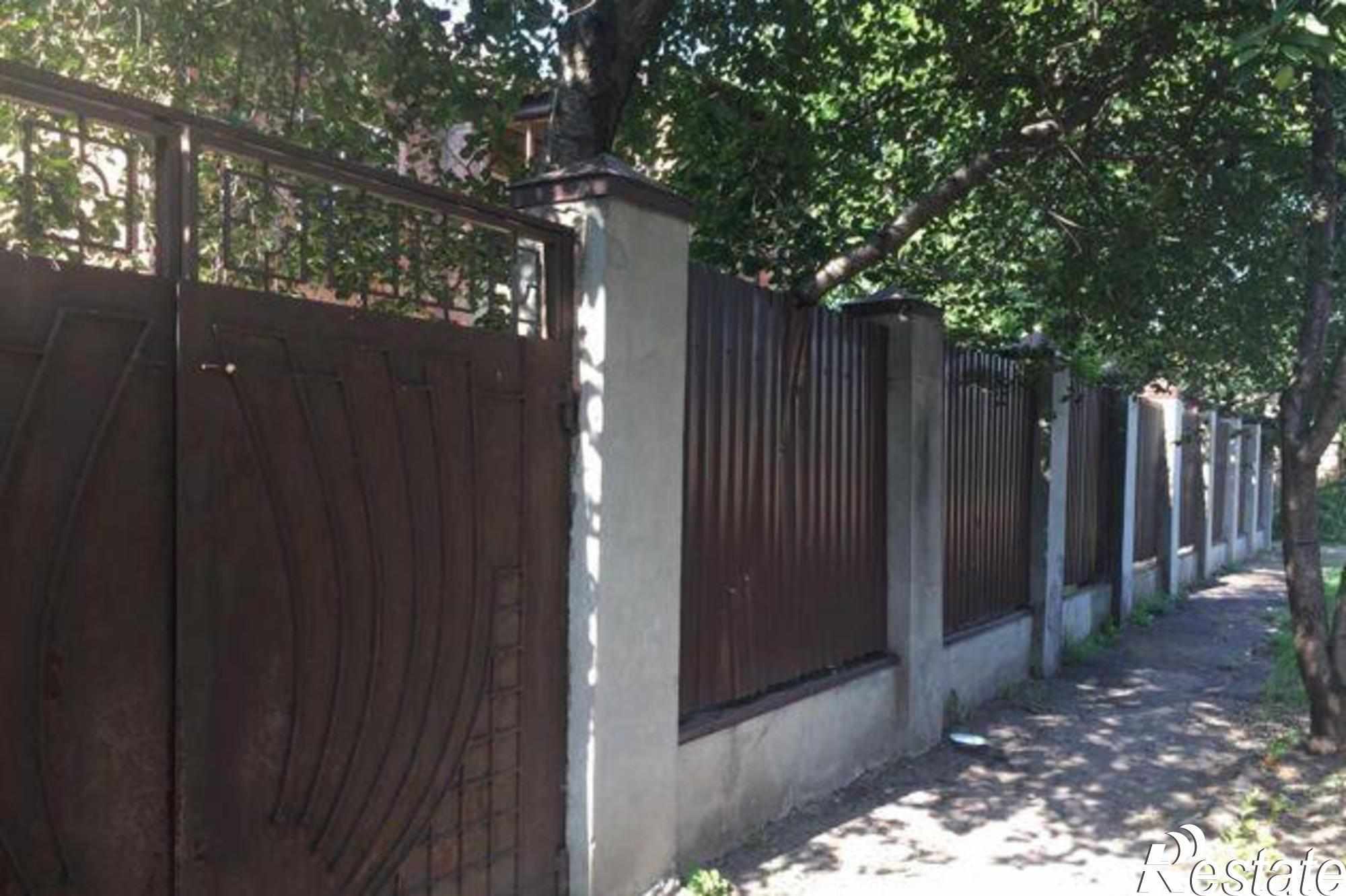 Купить дачу, дом, коттедж за 15 200 000 рублей на Доброхимовская улица, 44