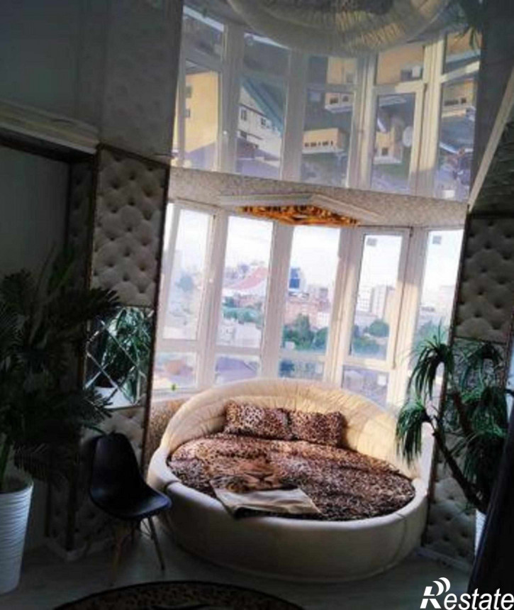 3-комн квартира Крыловской переулок, 10