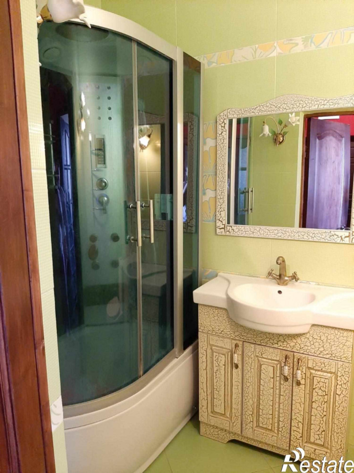 2-комн квартира Ворошилова ул, 8
