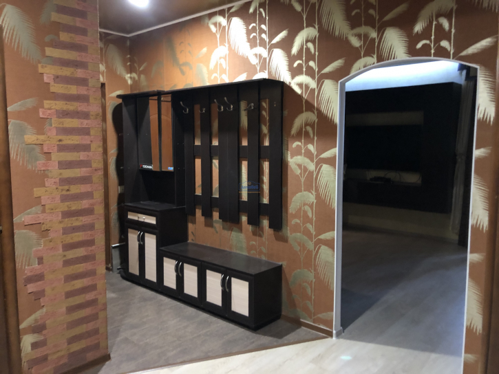 4-комн квартира Парижской Коммуны ул., 1А
