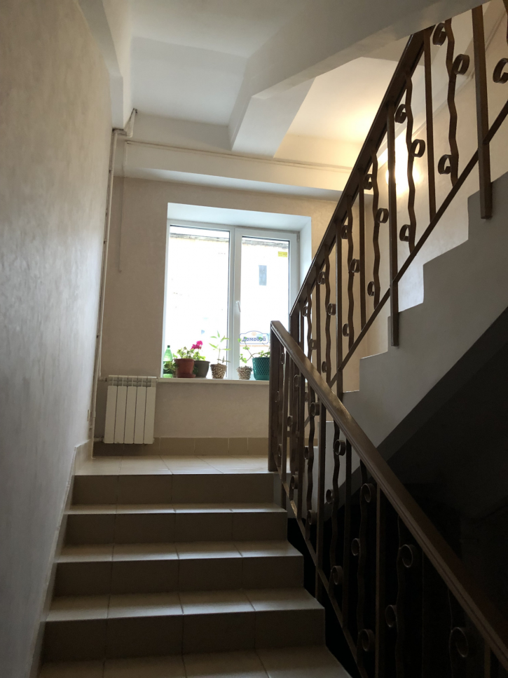 4-комн квартира Парижской Коммуны ул., 1А