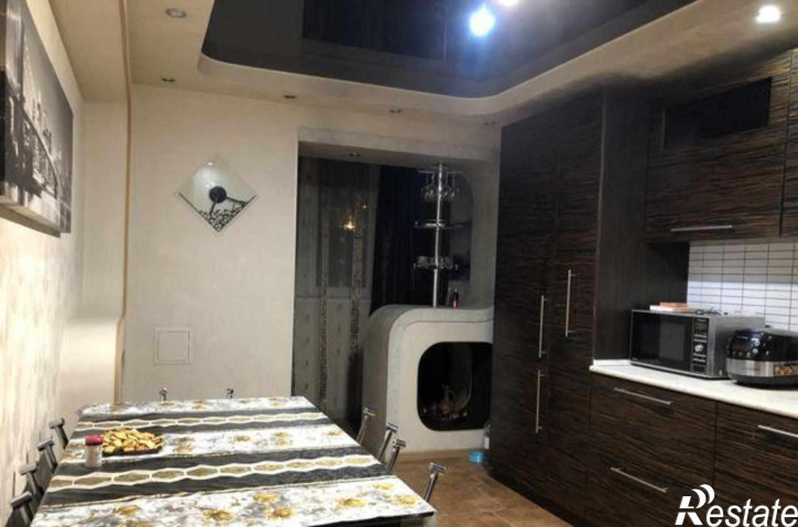 3-комн квартира проспект Космонавтов, 9