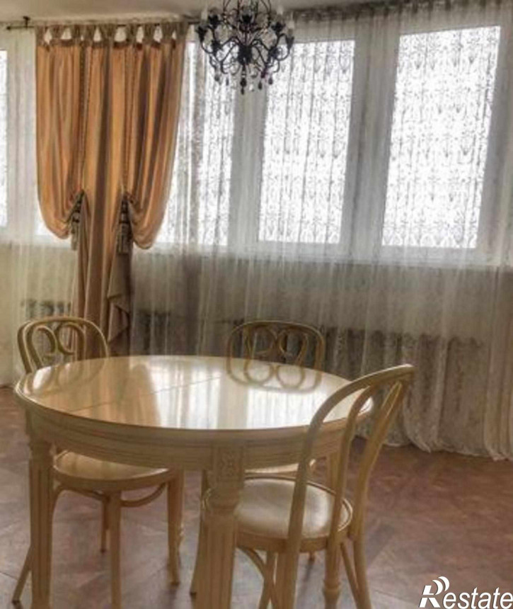 3-комн квартира улица Закруткина, 2/2