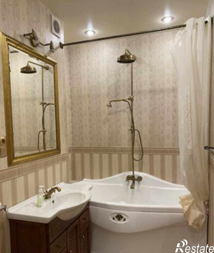 3-комн квартира улица Закруткина, 2/2