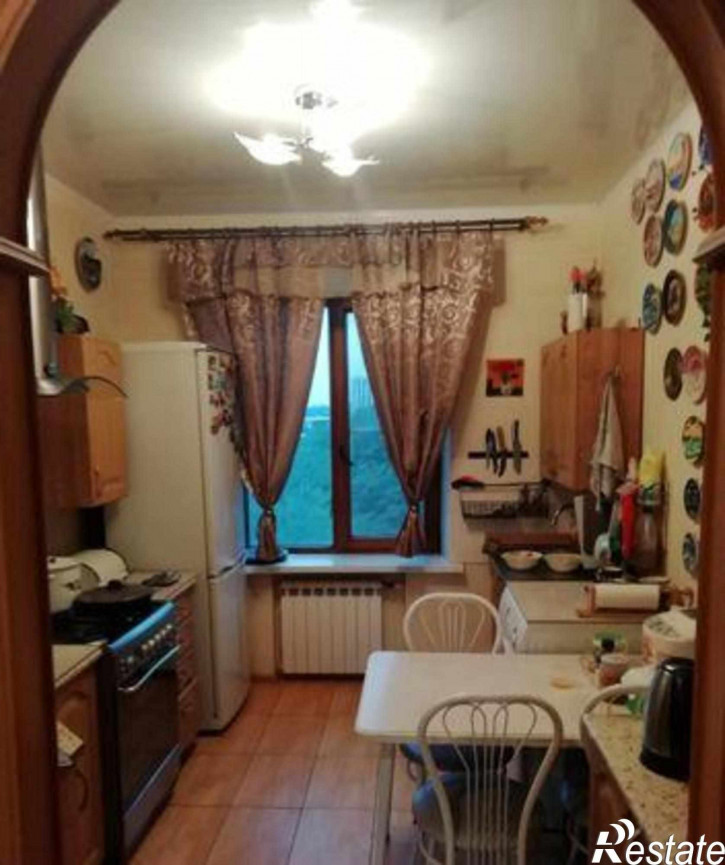 4-комн квартира улица Седова, 16
