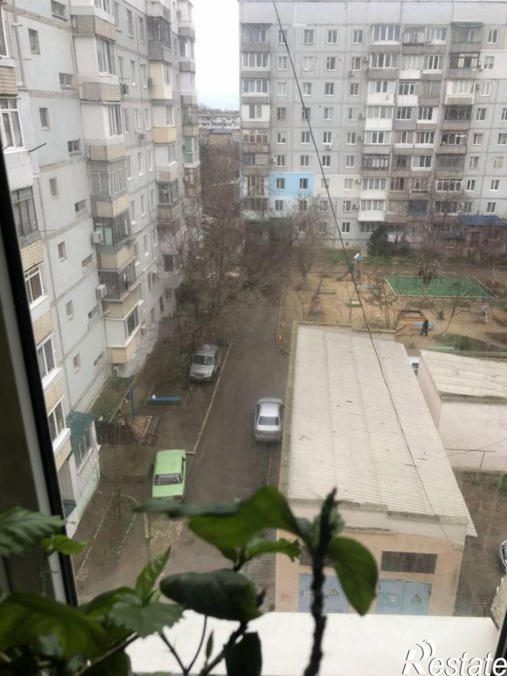 4-комн квартира Революции ул., 1