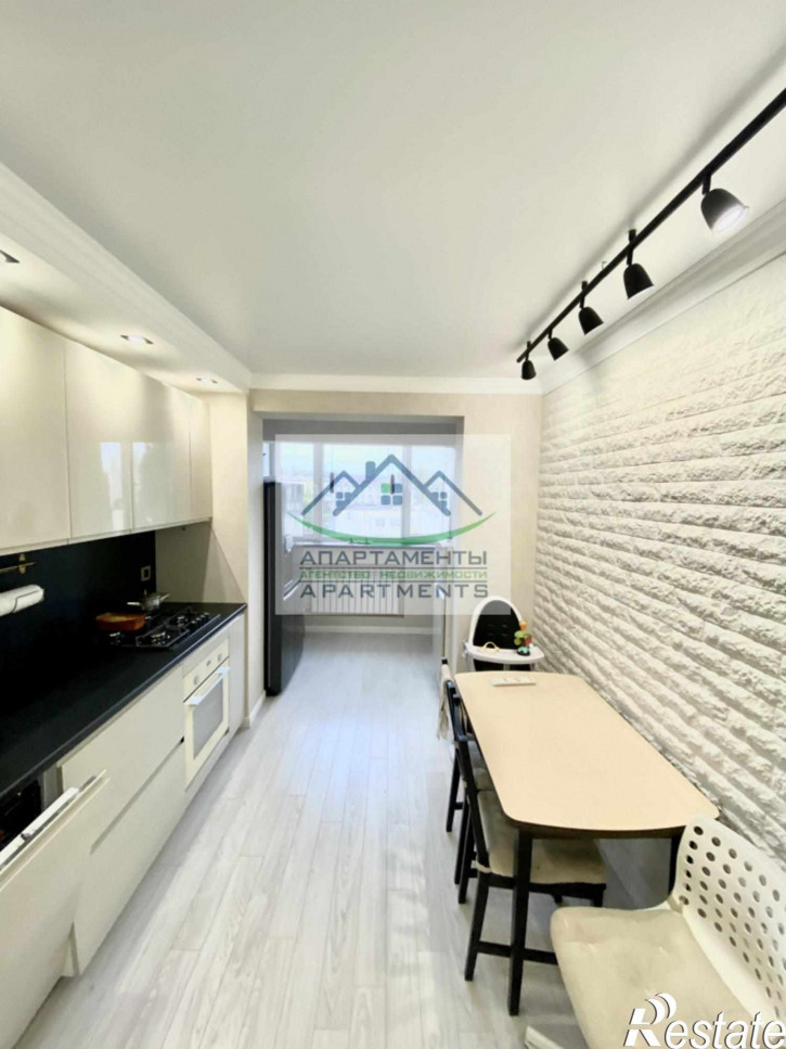3-комн квартира Бутырина ул, 3