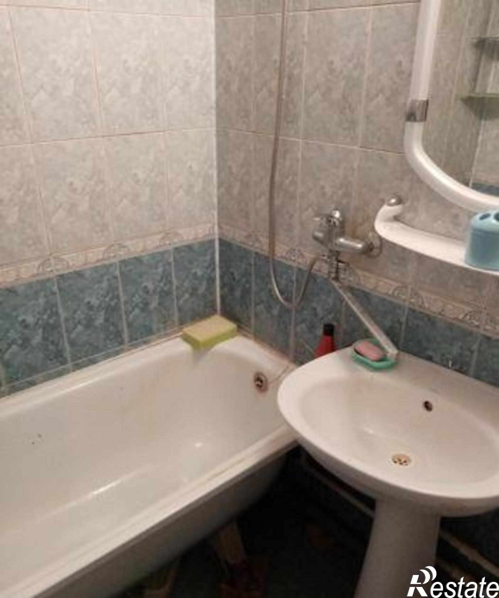 Купить квартиру за 2 330 000 рублей на Вятская улица, 112/1