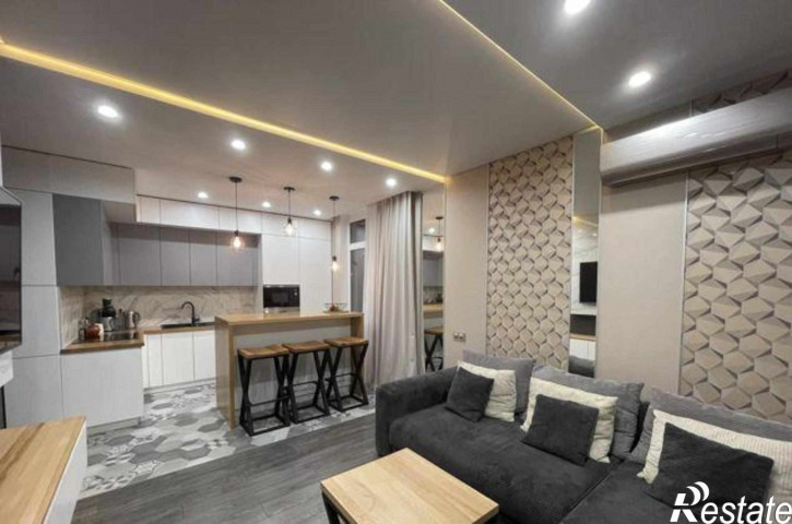 3-комн квартира проспект Сиверса, 32