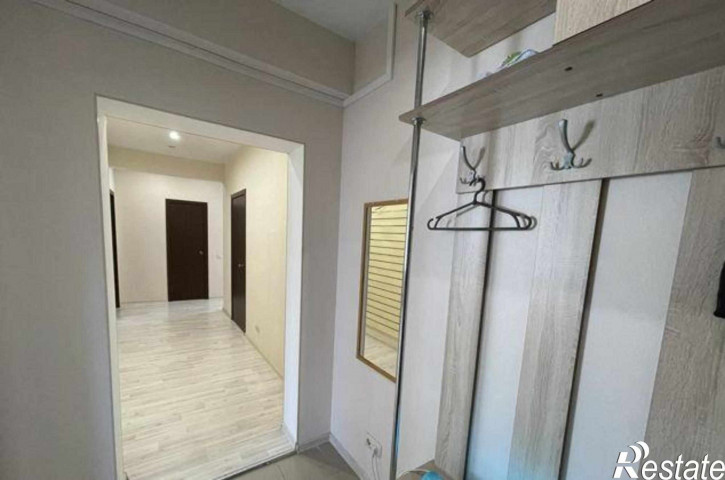 4-комн квартира улица Скачкова, 52
