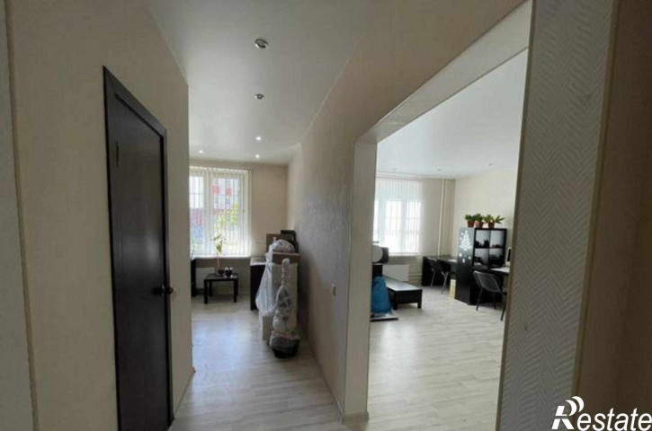 4-комн квартира улица Скачкова, 52
