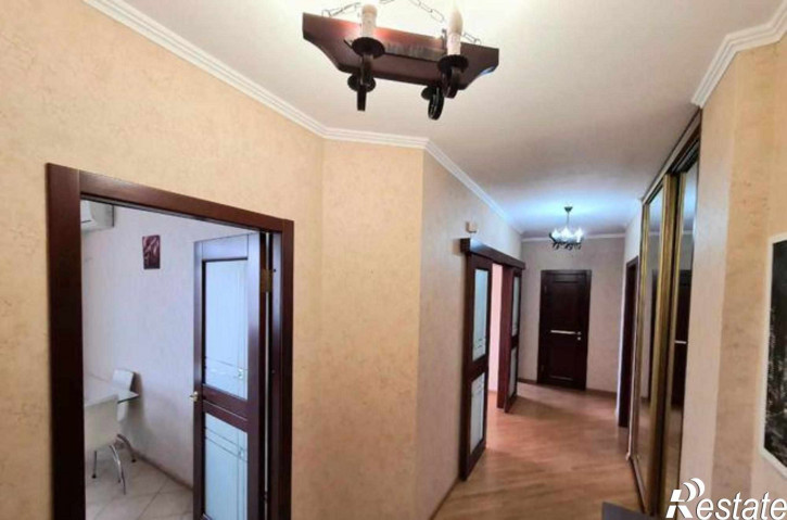 4-комн квартира улица Закруткина, 41-43