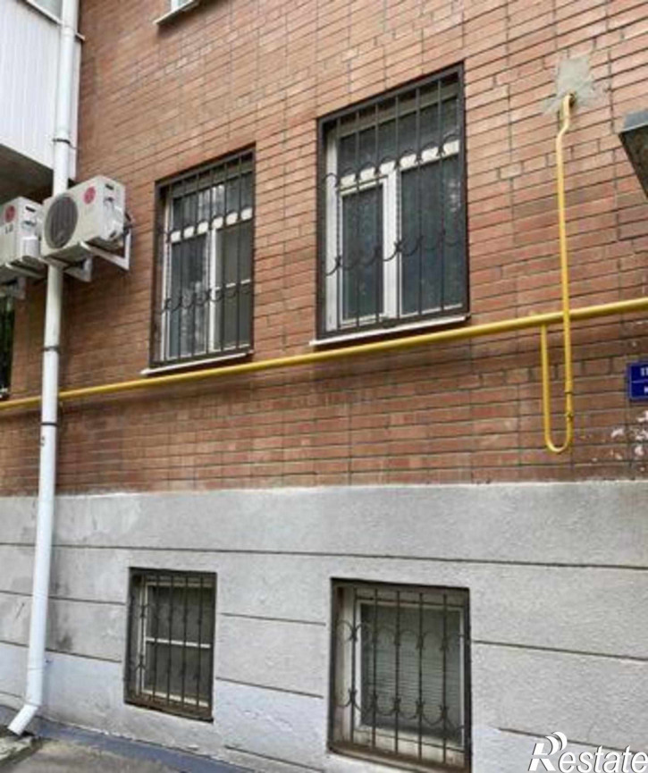 4-комн квартира улица Жмайлова, 27