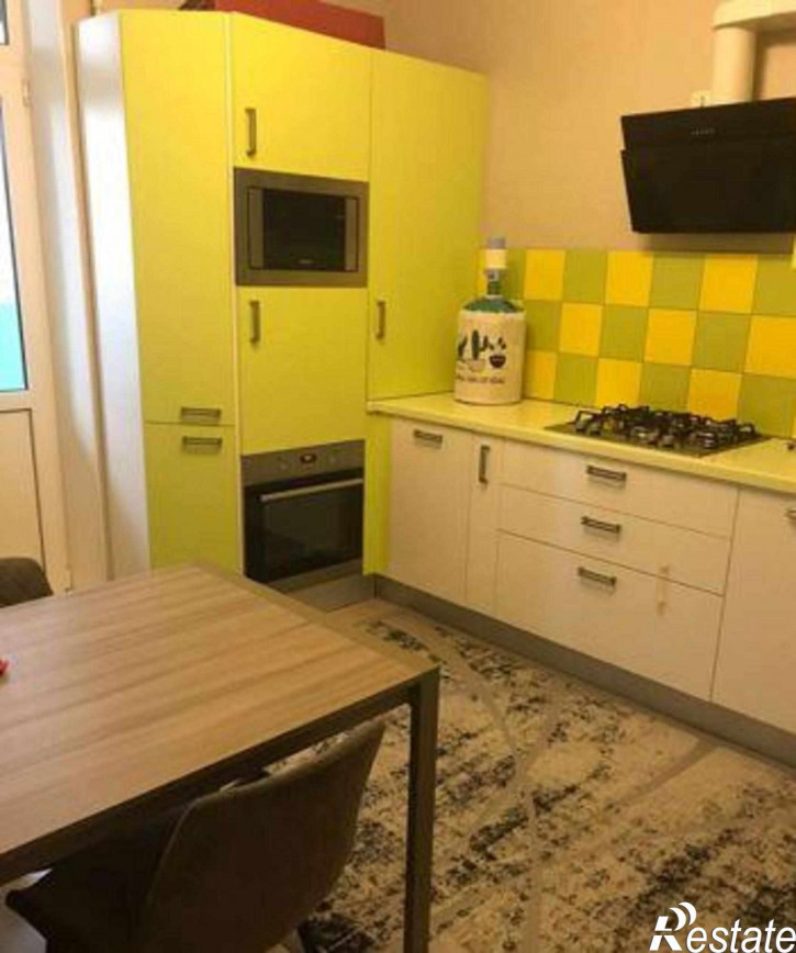 2-комн квартира улица 35-я Линия, 83