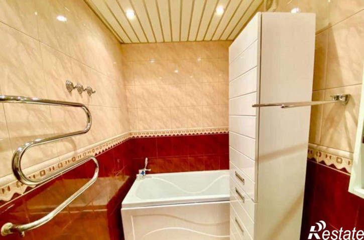 3-комн квартира улица Зорге, 46