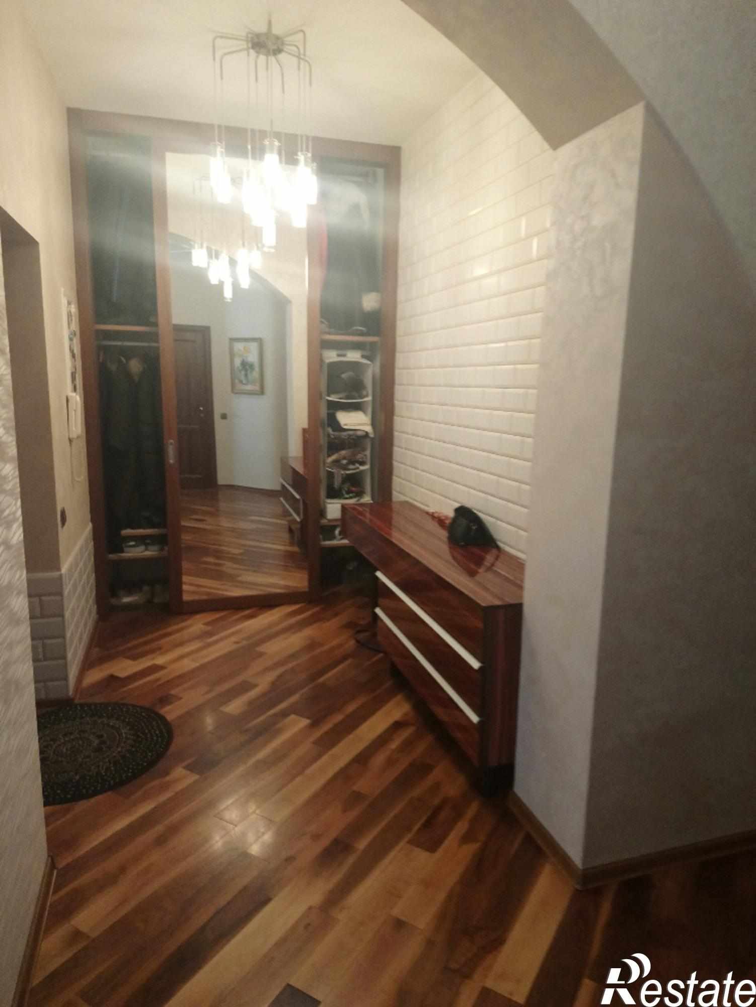 Купить квартиру за 10 000 000 рублей на Академика Блохиной ул., 3