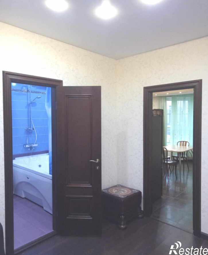 3-комн квартира Генкиной ул., 25а