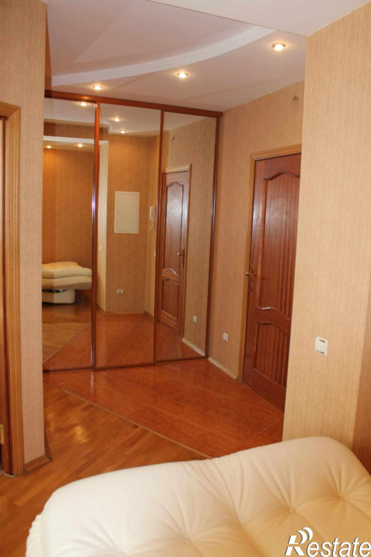 2-комн квартира Полтавская ул., 3