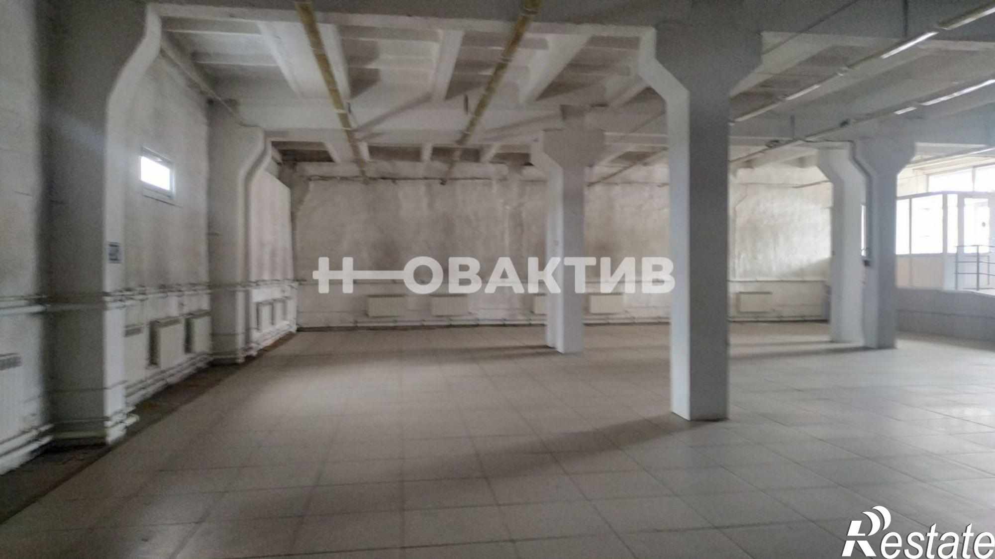 Сдать торговое помещение за 716 000 рублей на улица Максима и Николая Казанцевых, 157