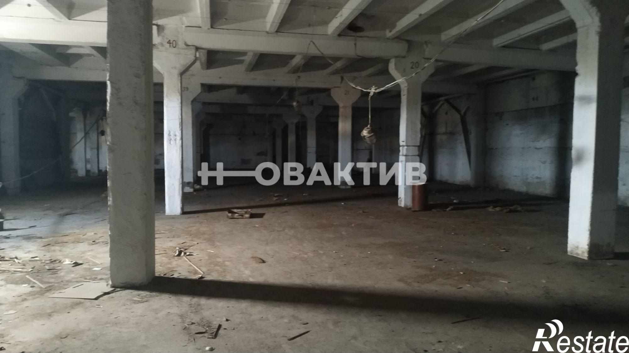 Сдать торговое помещение за 582 000 рублей на улица Максима и Николая Казанцевых, 157