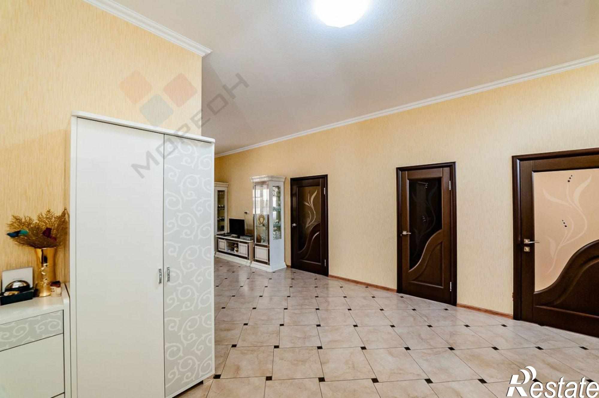 Купить дачу, дом, коттедж за 22 700 000 рублей на Восточная ул, 327