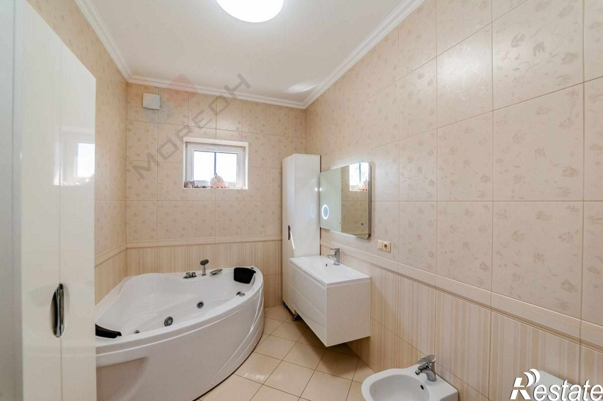 Купить дачу, дом, коттедж за 22 700 000 рублей на Восточная ул, 327