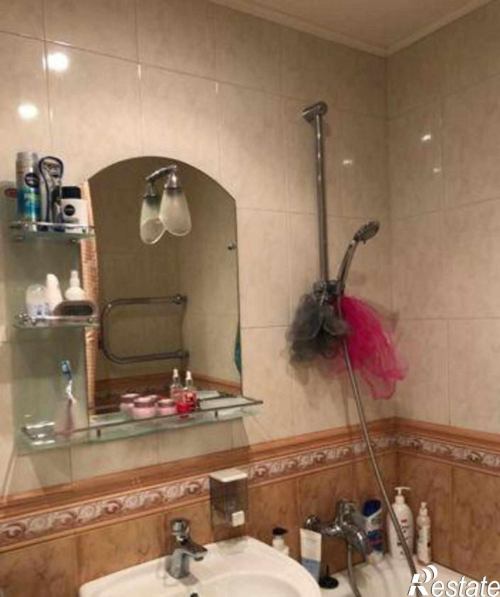 3-комн квартира улица Профинтерна, 12