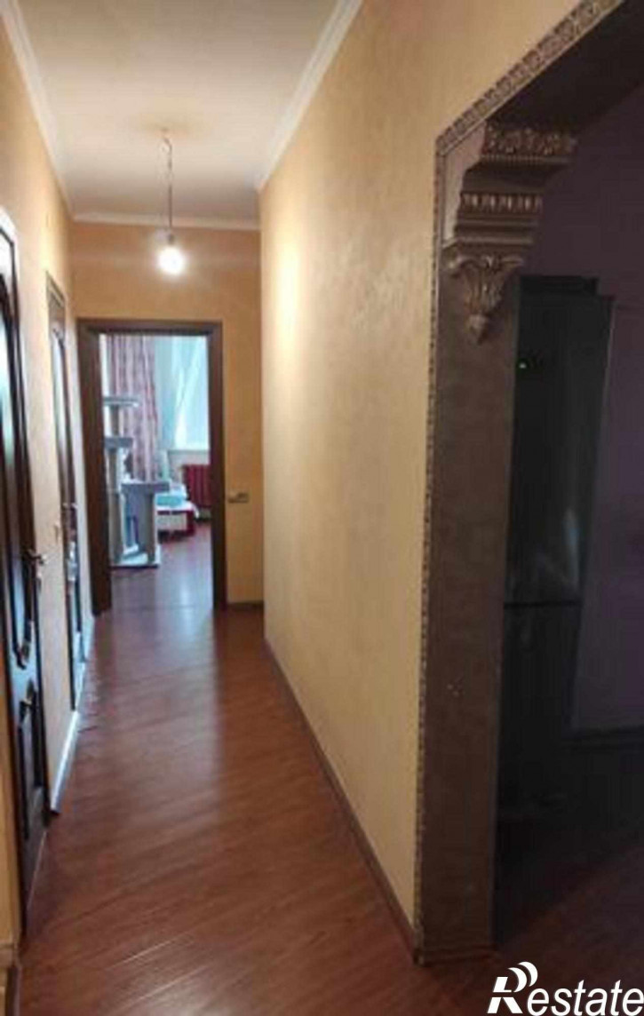 3-комн квартира улица Закруткина, 2/2