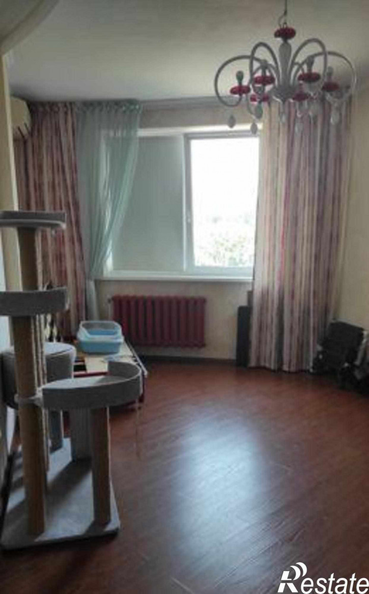 3-комн квартира улица Закруткина, 2/2
