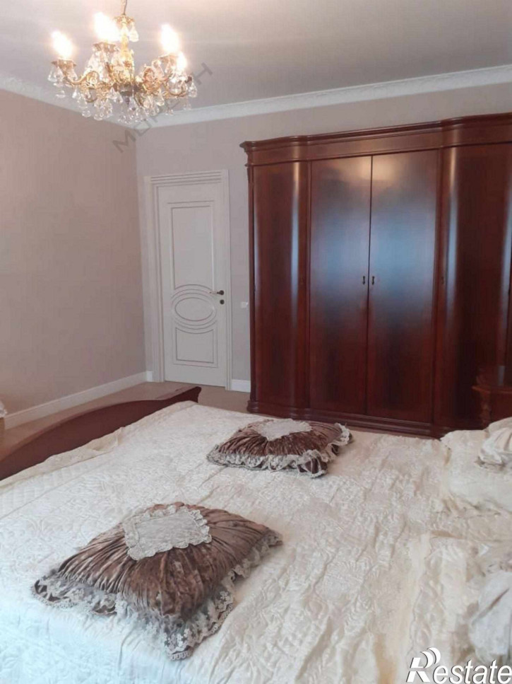4-комн квартира Ивана Рослого ул, 18к3