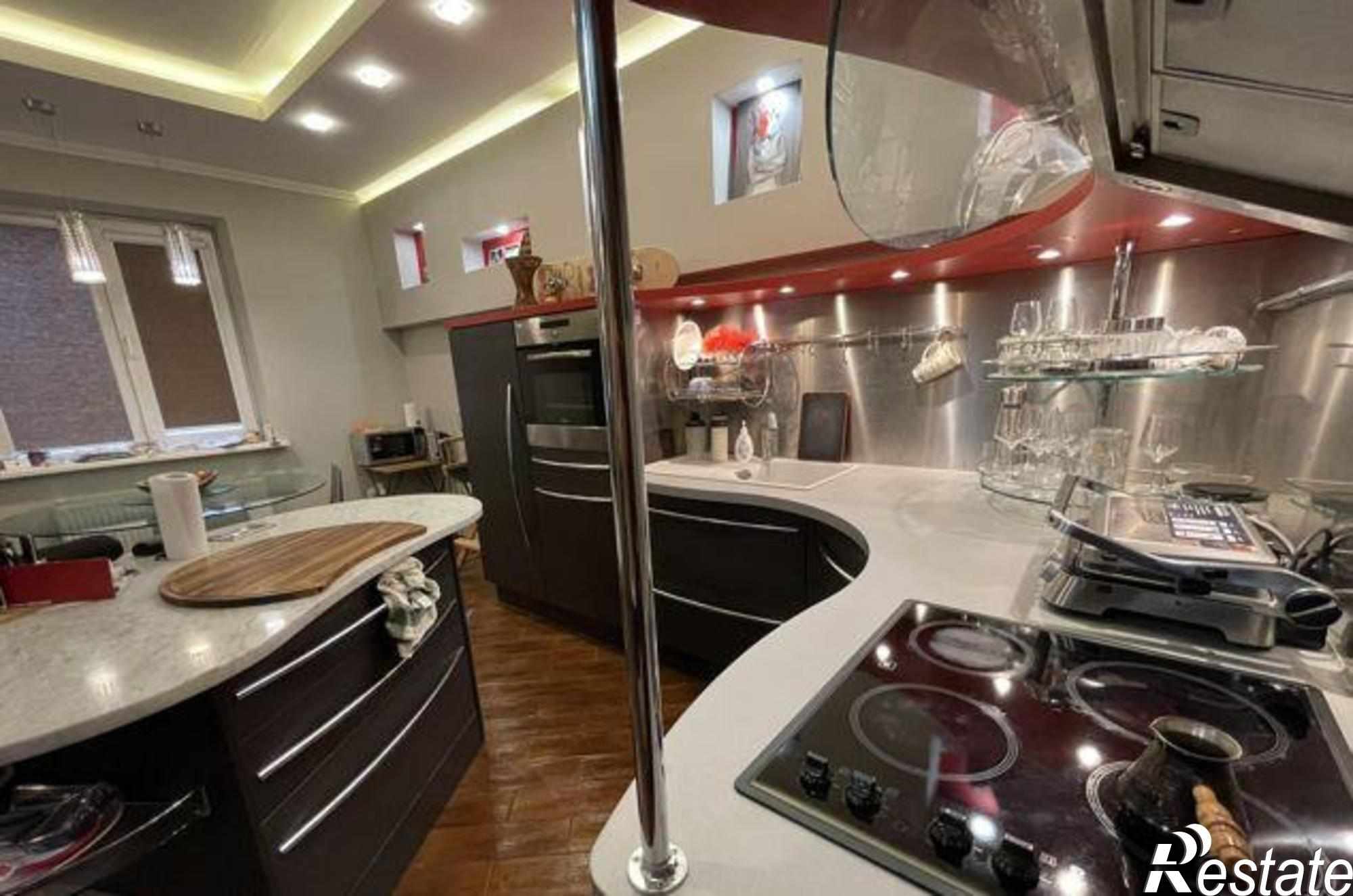 Купить дачу, дом, коттедж за 12 850 000 рублей на Симферопольская улица, 59