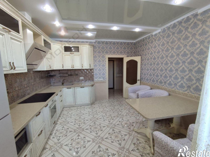 3-комн квартира Володи Головатого ул, 174