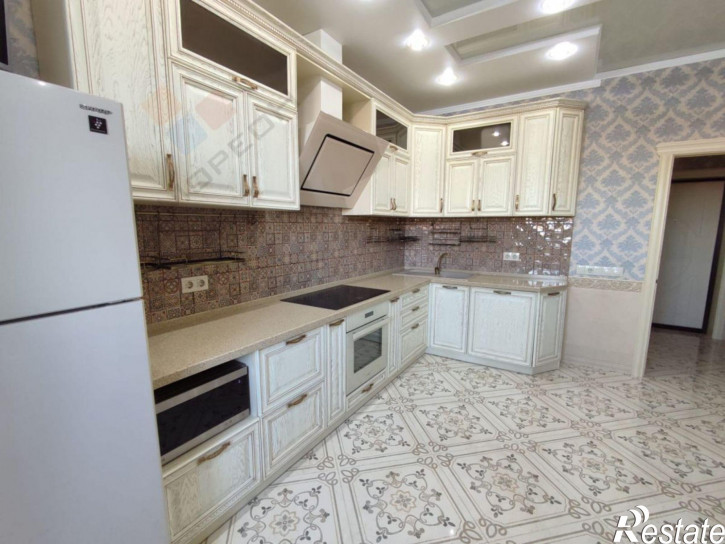 3-комн квартира Володи Головатого ул, 174