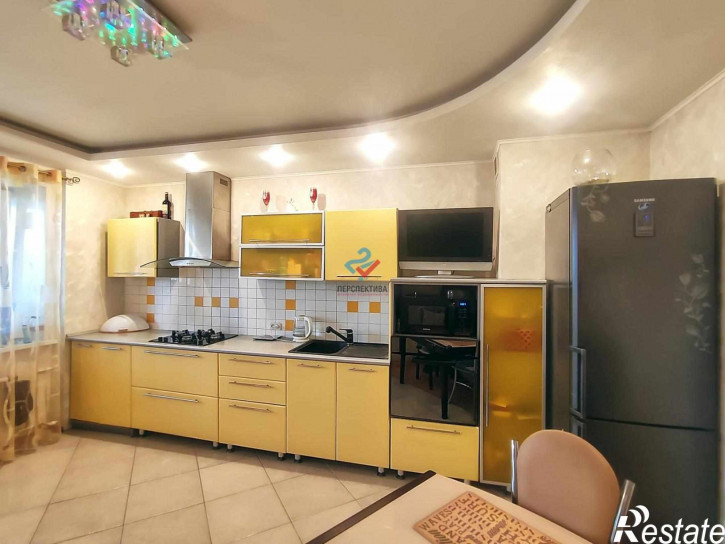 3-комн квартира проспект Строителей, 156А