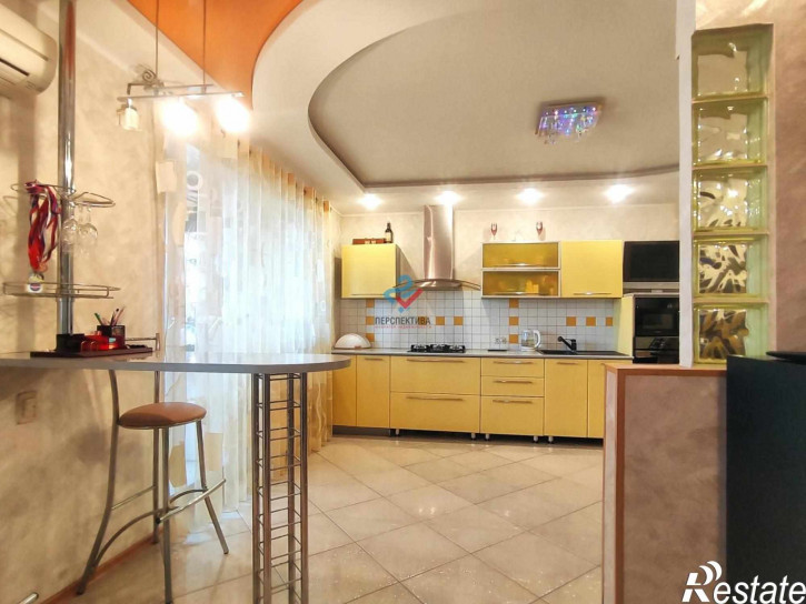 3-комн квартира проспект Строителей, 156А
