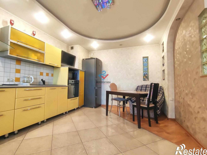 3-комн квартира проспект Строителей, 156А