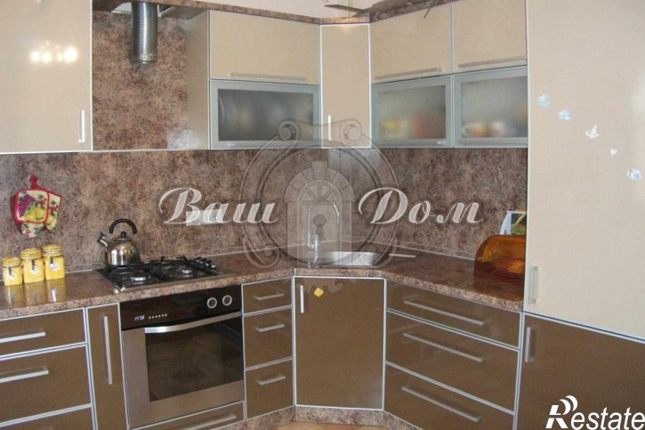 3-комн квартира ул. Малоземельская, 4
