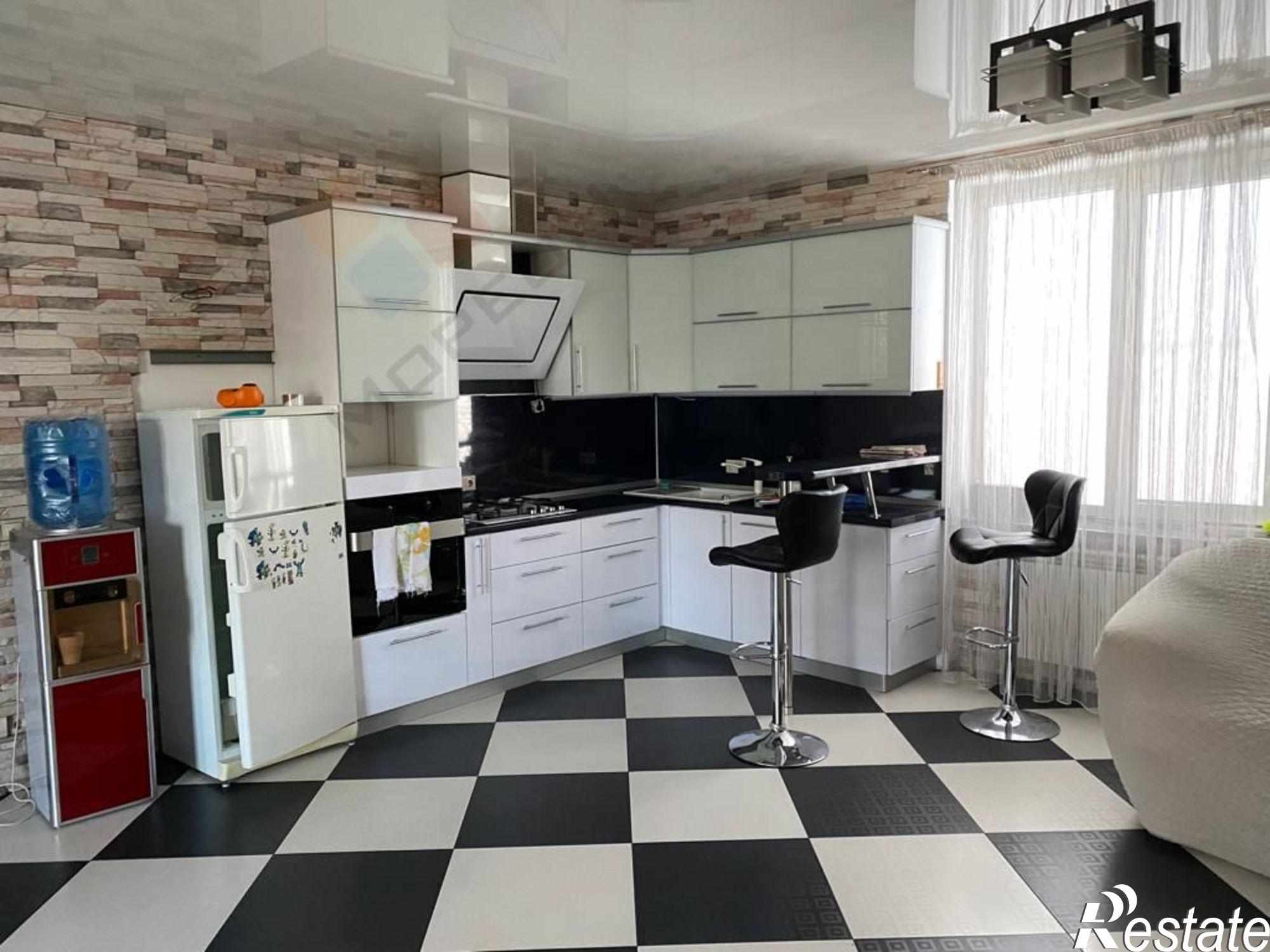 Купить дачу, дом, коттедж за 18 000 000 рублей на Комарова В.М. ул, 60/1