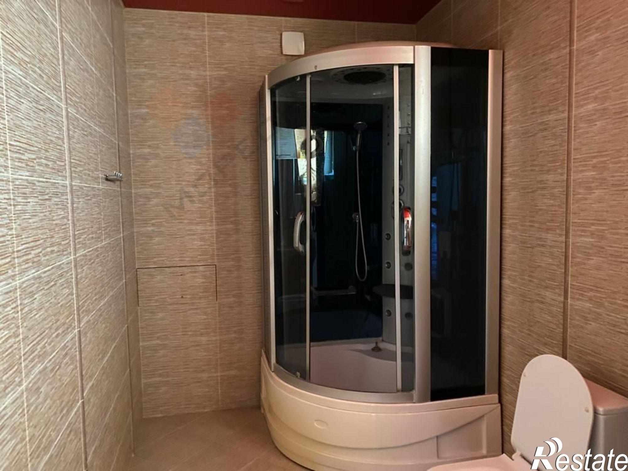 Купить дачу, дом, коттедж за 18 000 000 рублей на Комарова В.М. ул, 60/1