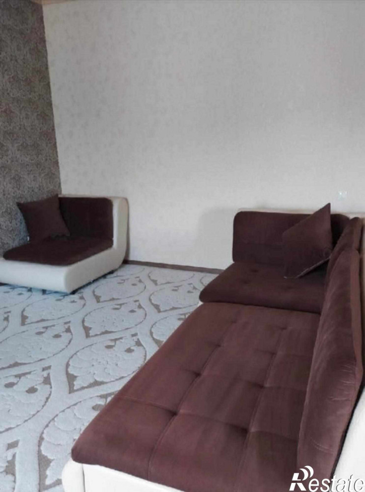 5-комн квартира Ахматовой, 7