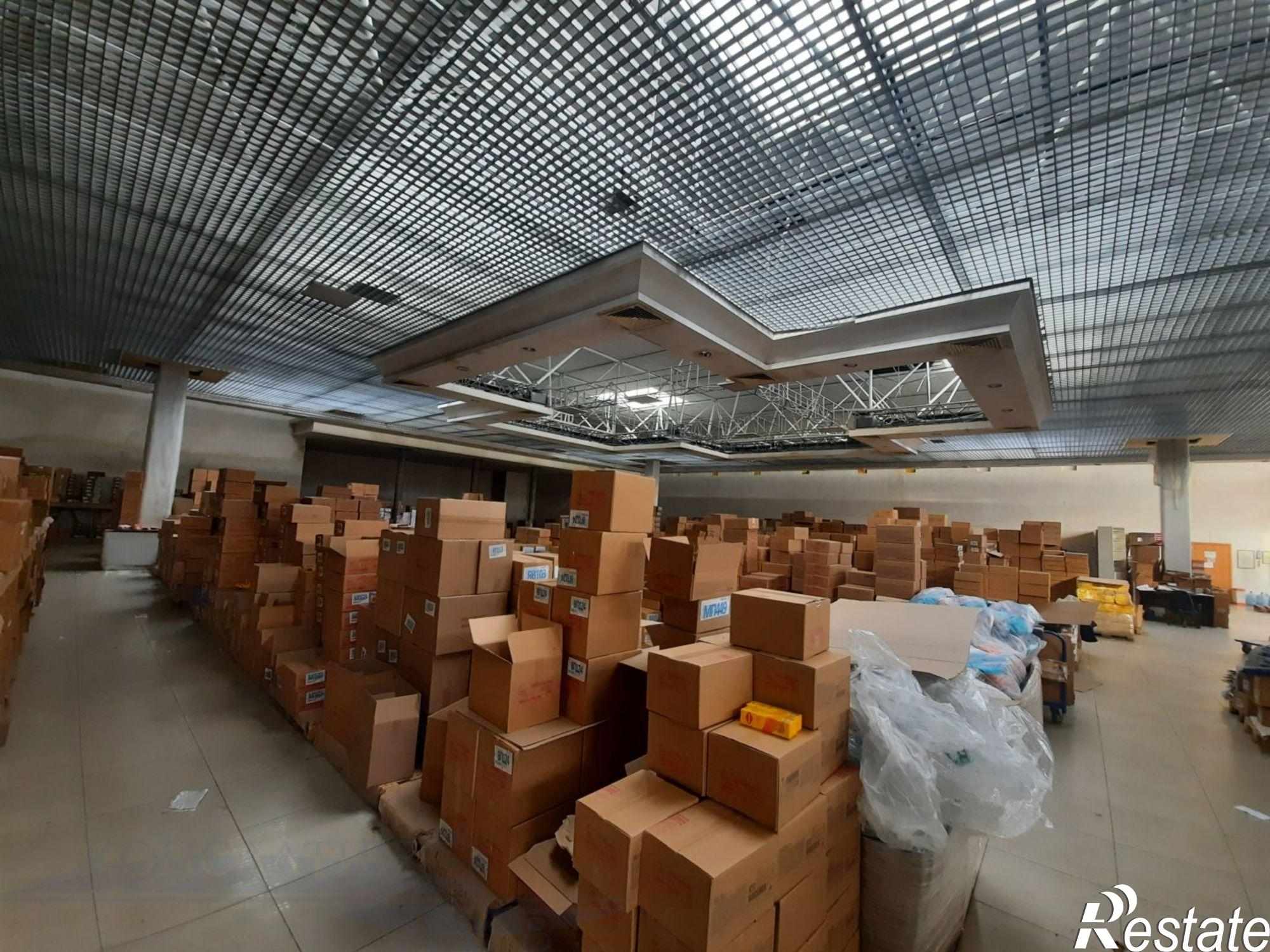 Сдать складское помещение за 300 000 рублей на г. Астрахань, Ленинский район, ул. Патона, 19