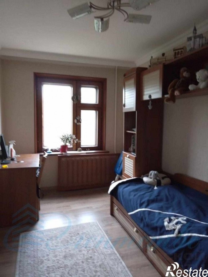 4-комн квартира ул. Ударная,33