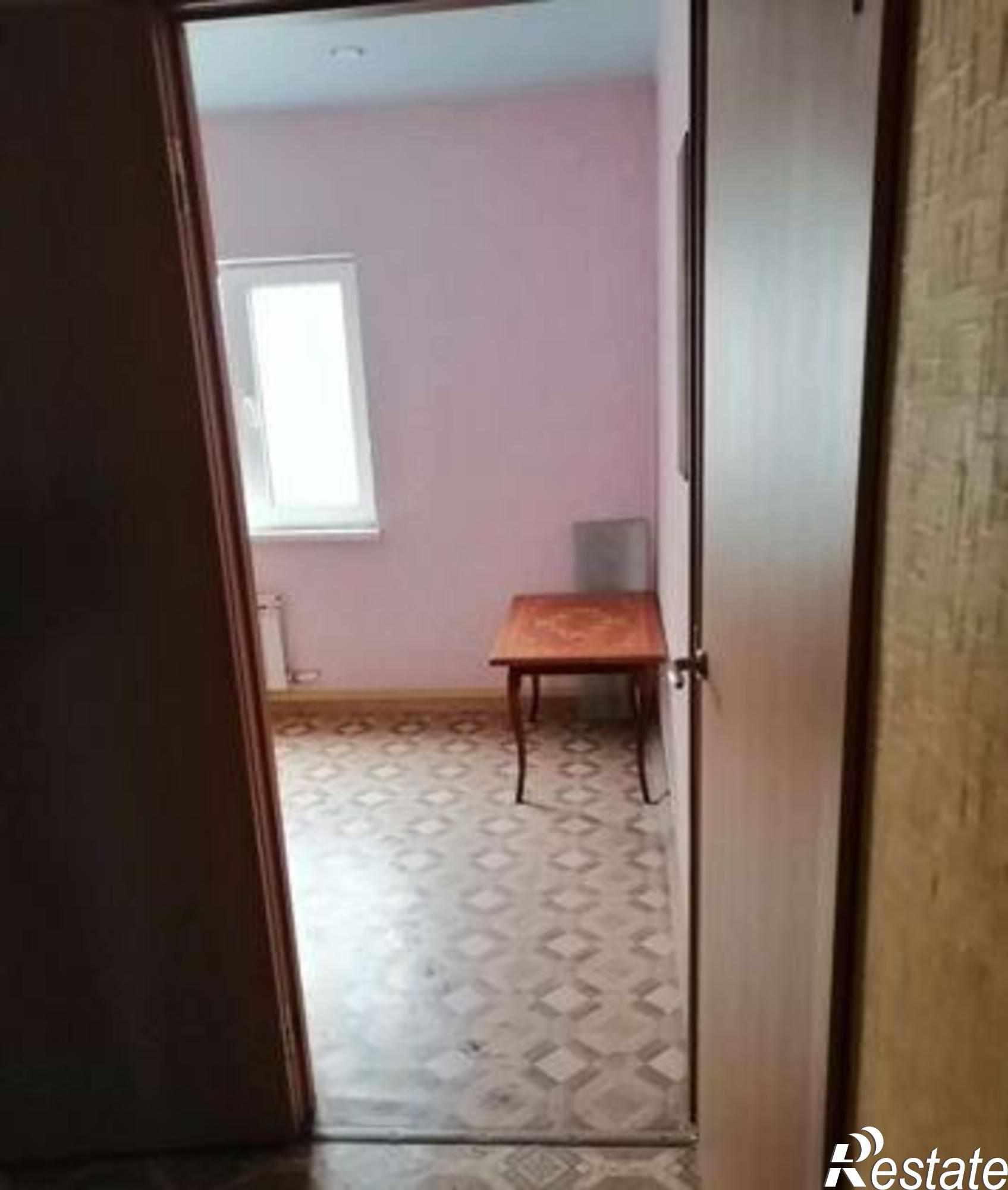 Купить квартиру за 2 300 000 рублей на улица Красных Зорь, 70